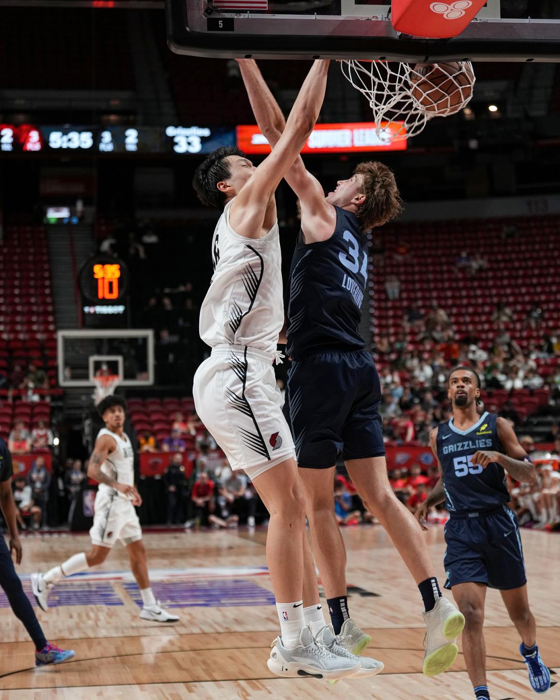 杨瀚森：感觉扣篮跳得不是很高在NBA有时低位打得难受&要适应